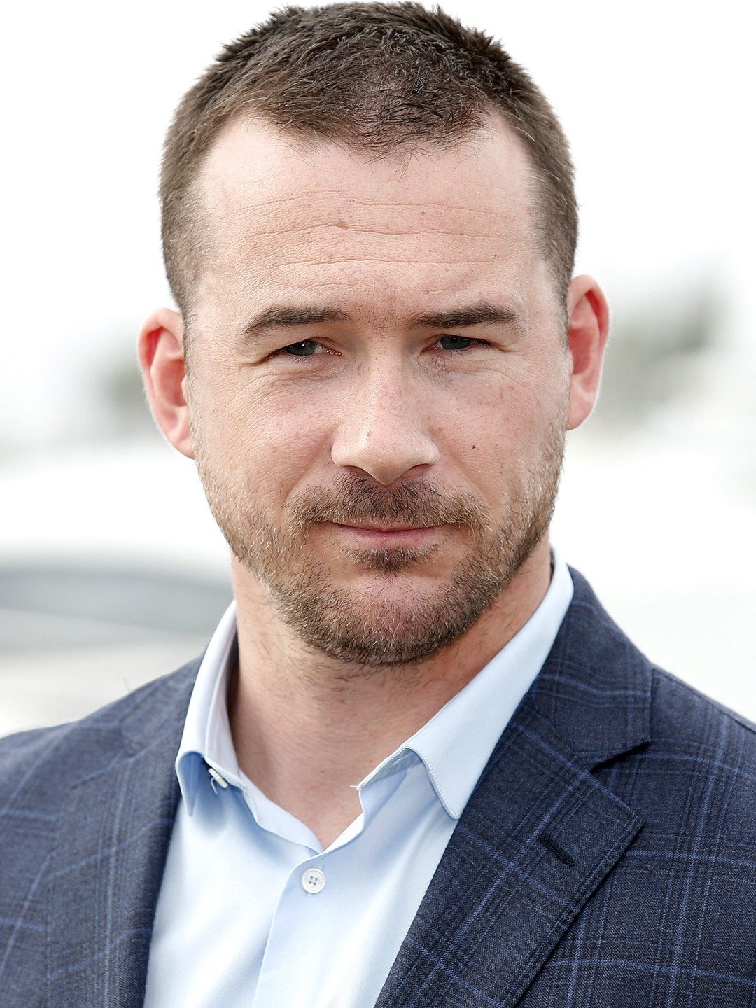 How tall is Barry Sloane?